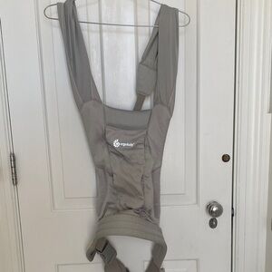 Ergobaby Embrace Soft Air Mesh in Gray
